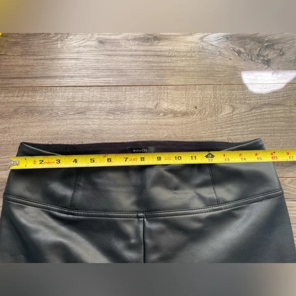 RW&CO black high rise faux leather leggings - Picture 9 of 10